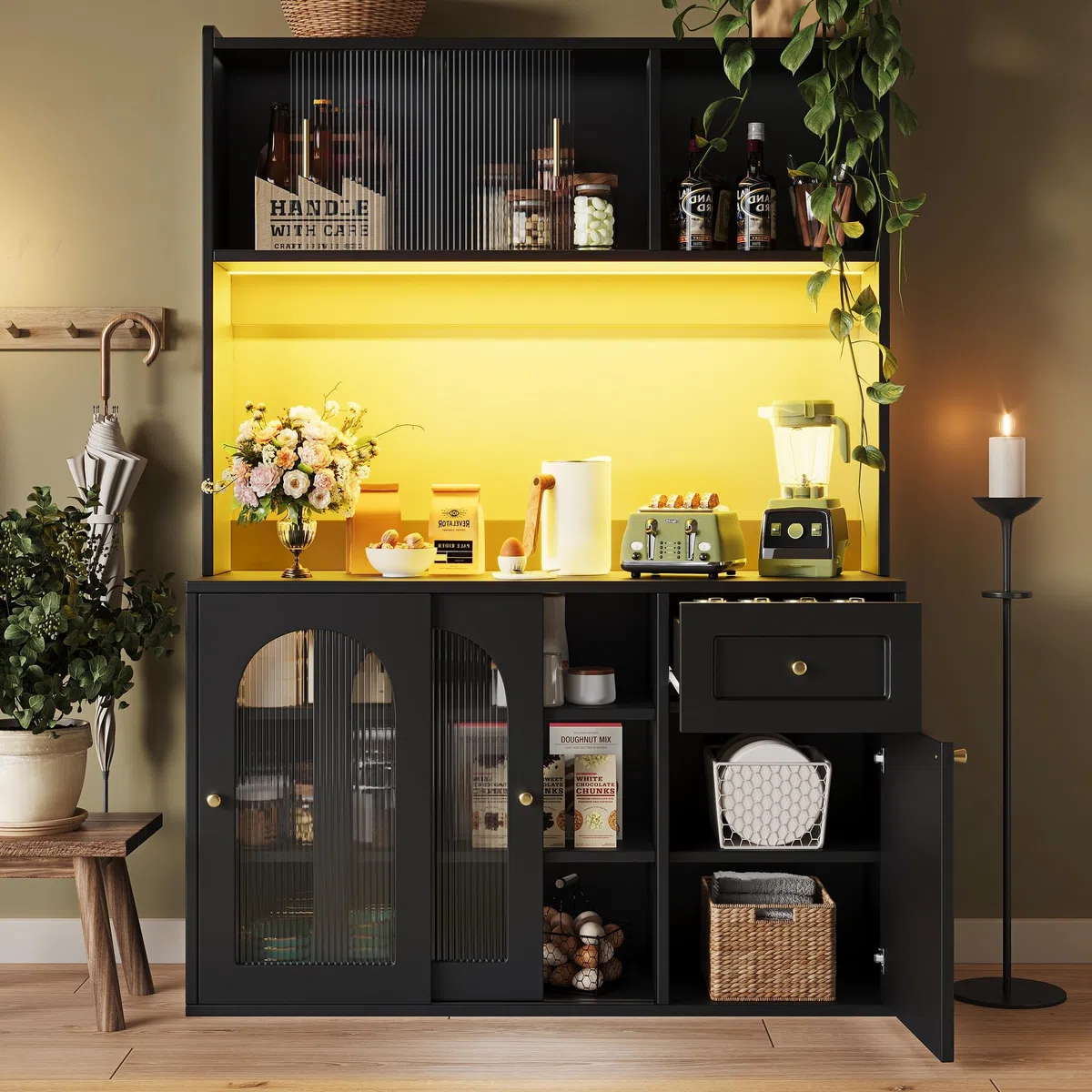Armoire de cuisine avec éclairage LED, armoire haute, noire, MDF et panneau de particules, 120 x 35 x 167 cm, étagères réglables, portes en verre
