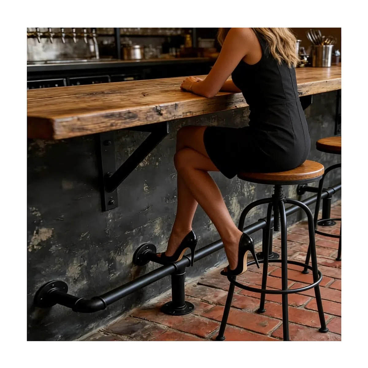 Repose-pieds de bar industriel réglable – Support noir mat revêtu de zinc de 1,5 m, support pour usage domestique et commercial, parfait pour les bars, les cafés et les cafés (4,5 m au choix)