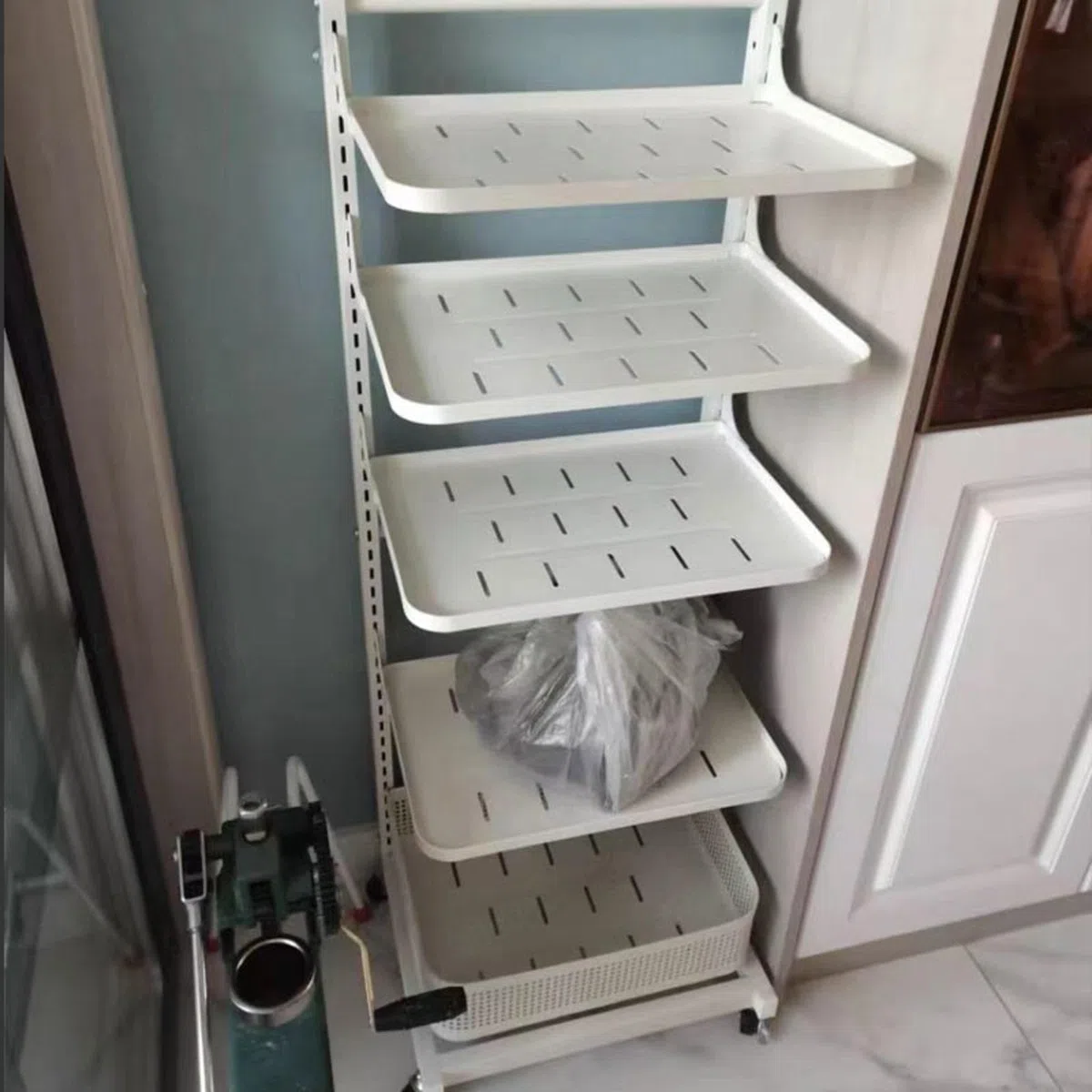 Armoire interne pour casseroles et poêles - Économie d'espace - Étagère de cuisine en métal de 3 x 3 cm - Tiroir blanc - Solution de rangement pour armoires et assiettes de cuisine.